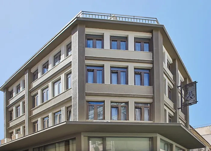 Be Based Near Acropolis, In An Exquisite Studio!